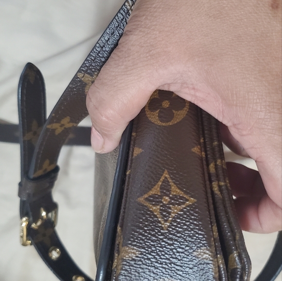 Authentic LV pochette metis, no scratch looks good as new. - Picture 5 of 11